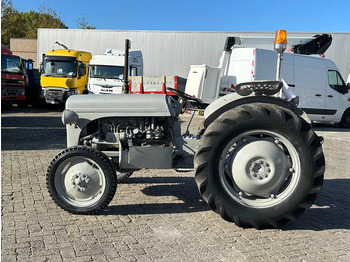 Traktor MASSEY FERGUSON