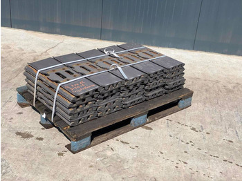 Uus Raam/ Konstruktsioon - Ehitusmasinad JCB JS240 / JS260 / JS300 Shoes/Pads: pilt 3