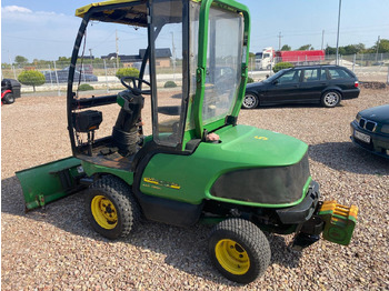 Munitsipaaltraktor JOHN DEERE