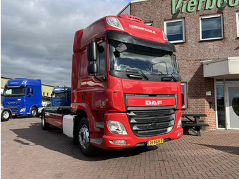 Konteinerveduk/ Tõstukiga veoauto DAF CF 290