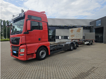 Konteinerveduk/ Tõstukiga veoauto MAN TGX 26.500