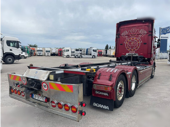 Konteinerveduk/ Tõstukiga veoauto SCANIA R560: pilt 2
