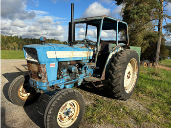 Traktor FORD