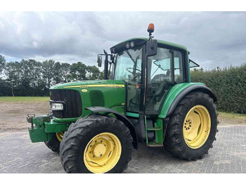 Traktor JOHN DEERE 6220