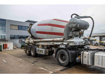 Betooniveo poolhaagis LIEBHERR