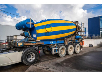 Betooniveo poolhaagis LIEBHERR
