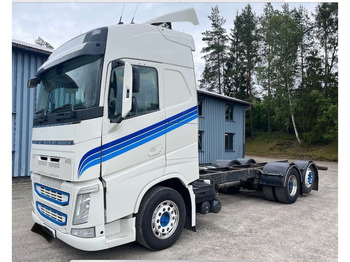 Kabiinišassiiga veoauto VOLVO FH 500
