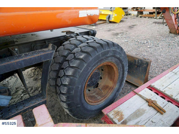 EXCAVATOR Hitachi  EX165W with tools liising EXCAVATOR Hitachi  EX165W with tools: pilt 4