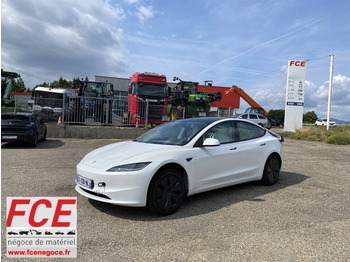 Auto TESLA