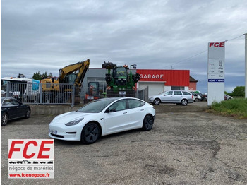 Auto TESLA