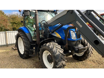 Traktor NEW HOLLAND T6000