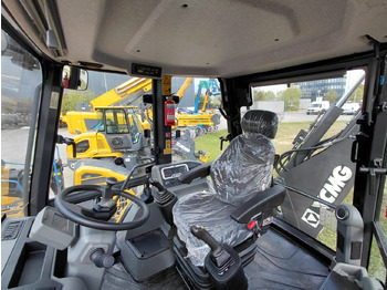 Ekskavaator-laadur XCMG XC8-S3580: pilt 5