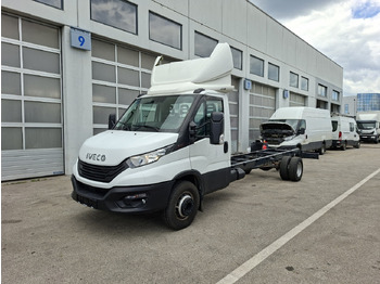 Kabiinišassiiga veoauto IVECO Daily 70c18