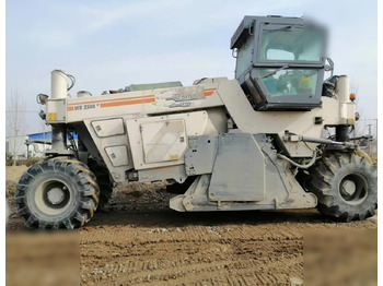 Pinnasetasandaja 2010 WIRTGEN WR2500S: pilt 2