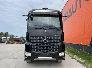 Metsaveok, Kraanaga veoauto transporditavad ained puit Mercedes-Benz Arocs 3263 8x4 FULL STEEL: pilt 3