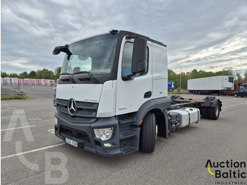 Kabiinišassiiga veoauto MERCEDES-BENZ Actros 1843