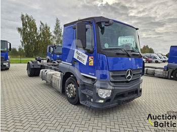 Kabiinišassiiga veoauto MERCEDES-BENZ Actros 1843