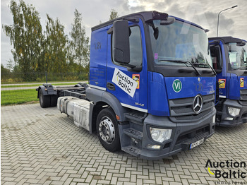 Kabiinišassiiga veoauto MERCEDES-BENZ Actros 1843