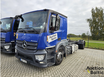 Kabiinišassiiga veoauto MERCEDES-BENZ Actros 1843