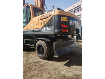 Ratastel ekskavaator HYUNDAI R210W-9: pilt 5