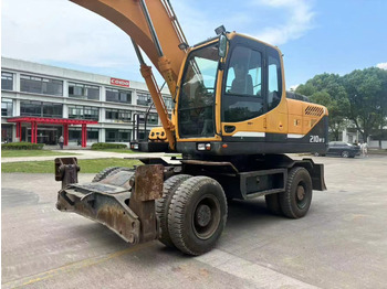 Ratastel ekskavaator HYUNDAI R210W-9: pilt 4