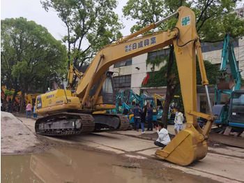 Lintekskavaator KOMATSU PC200-8