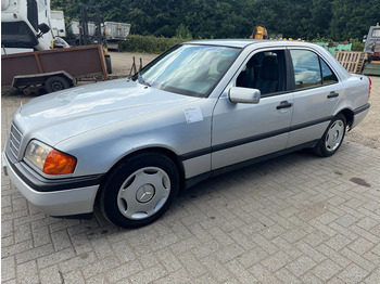 Sedaan MERCEDES-BENZ