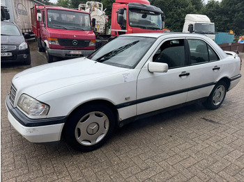 Sedaan MERCEDES-BENZ