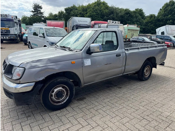 Pikap NISSAN
