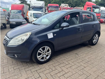 Sedaan OPEL