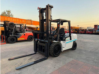 Diiseltõstuk UNICARRIERS