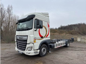 Konteinerveduk/ Tõstukiga veoauto DAF XF 450