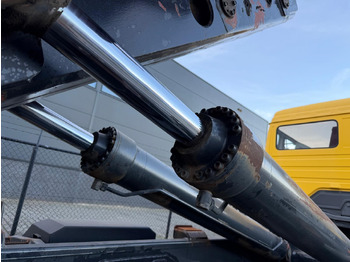 Konkstõstukiga veoauto transporditavad ained konteinerid MERCEDES-BENZ SK 1831: pilt 4