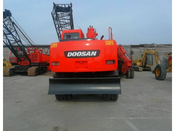 Ratastel ekskavaator Doosan 150W-7: pilt 4
