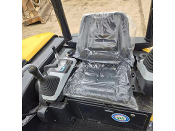 Miniekskavaator Komatsu PC50MR with canopy: pilt 5