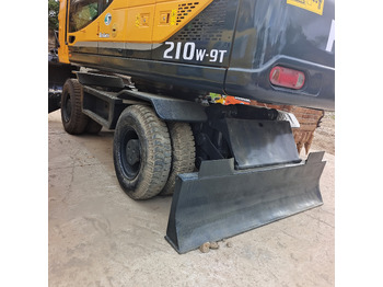 Ratastel ekskavaator HYUNDAI 210W-9: pilt 4