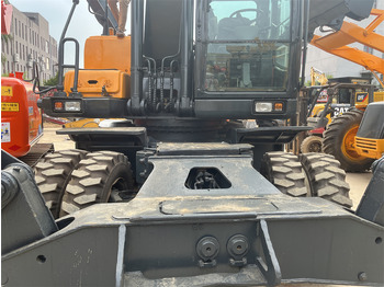 Ratastel ekskavaator HYUNDAI 210W-9: pilt 3