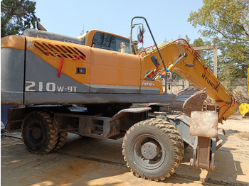 Ratastel ekskavaator HYUNDAI R210