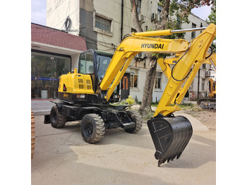 Ratastel ekskavaator HYUNDAI
