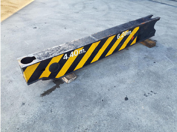 Vedrustus - Autokraana Grove GMK 3050 outrigger beam front: pilt 2
