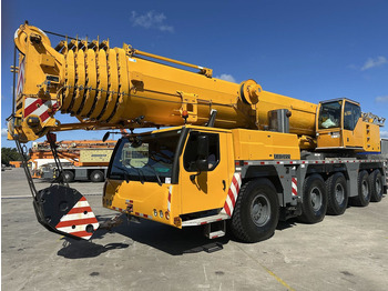 Maastikukraana LIEBHERR