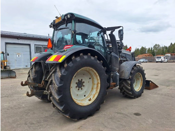 Traktor Valtra N174 VERSU ETUKUORMAAJALLA: pilt 4