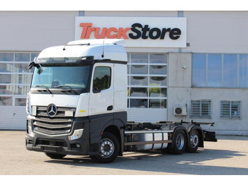 Konteinerveduk/ Tõstukiga veoauto MERCEDES-BENZ Actros 2545