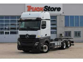 Konteinerveduk/ Tõstukiga veoauto MERCEDES-BENZ Actros