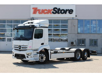 Kabiinišassiiga veoauto MERCEDES-BENZ Actros