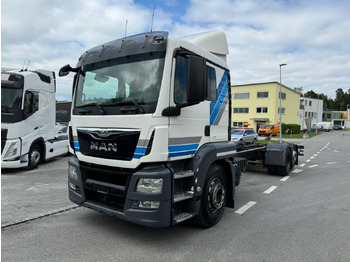 Kabiinišassiiga veoauto MAN TGS 26.440