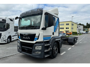 Kabiinišassiiga veoauto MAN TGS 26.440