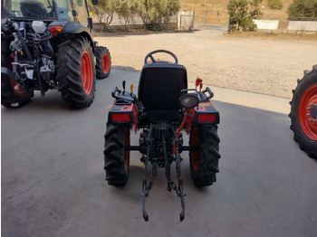 Väiketraktor Kubota B1220: pilt 2