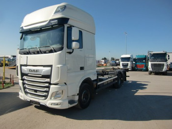 Konteinerveduk/ Tõstukiga veoauto DAF XF 480