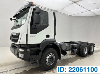Kabiinišassiiga veoauto IVECO Trakker